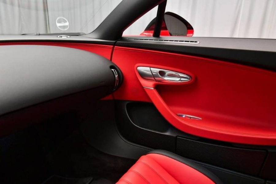 Интерьер Bugatti Chiron 2019 года  (фото 13 из 29)